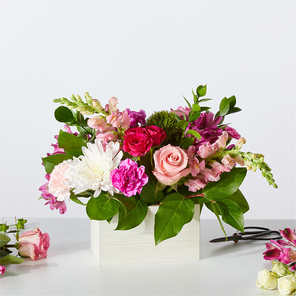 Sweetberry Box – A Florist Original – Blue Ridge Flowers, Blue Ridge GA