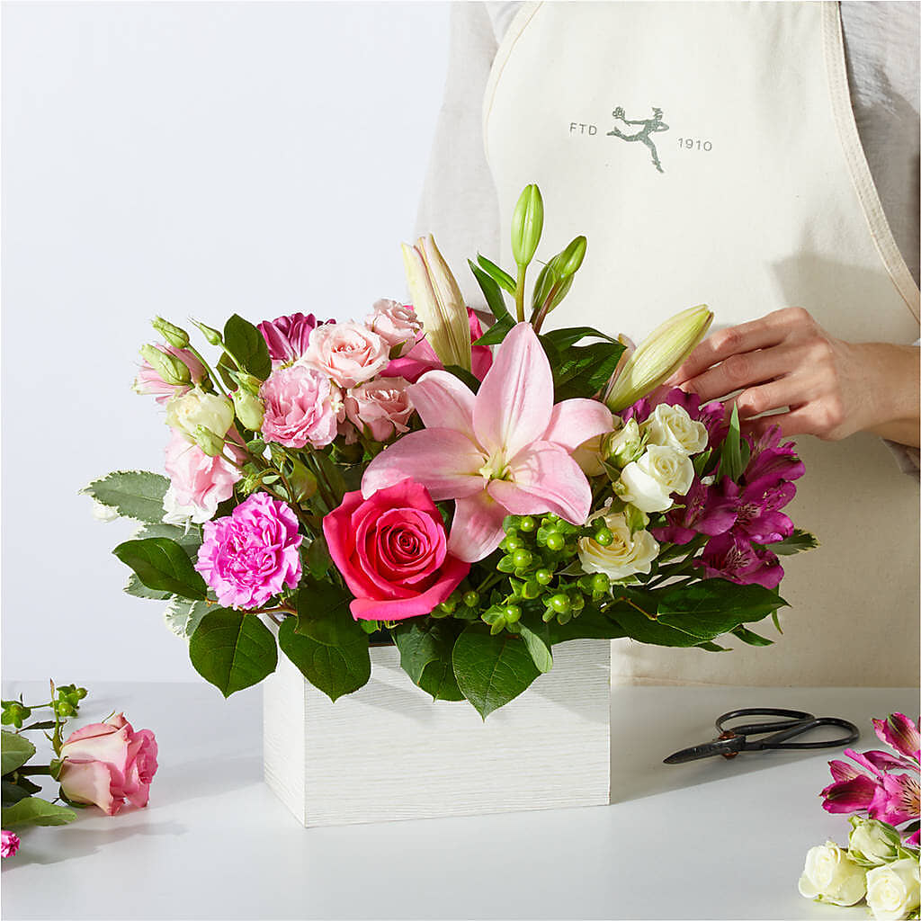 Sweetberry Box – A Florist Original –  Blue Ridge Flowers, Blue Ridge GA